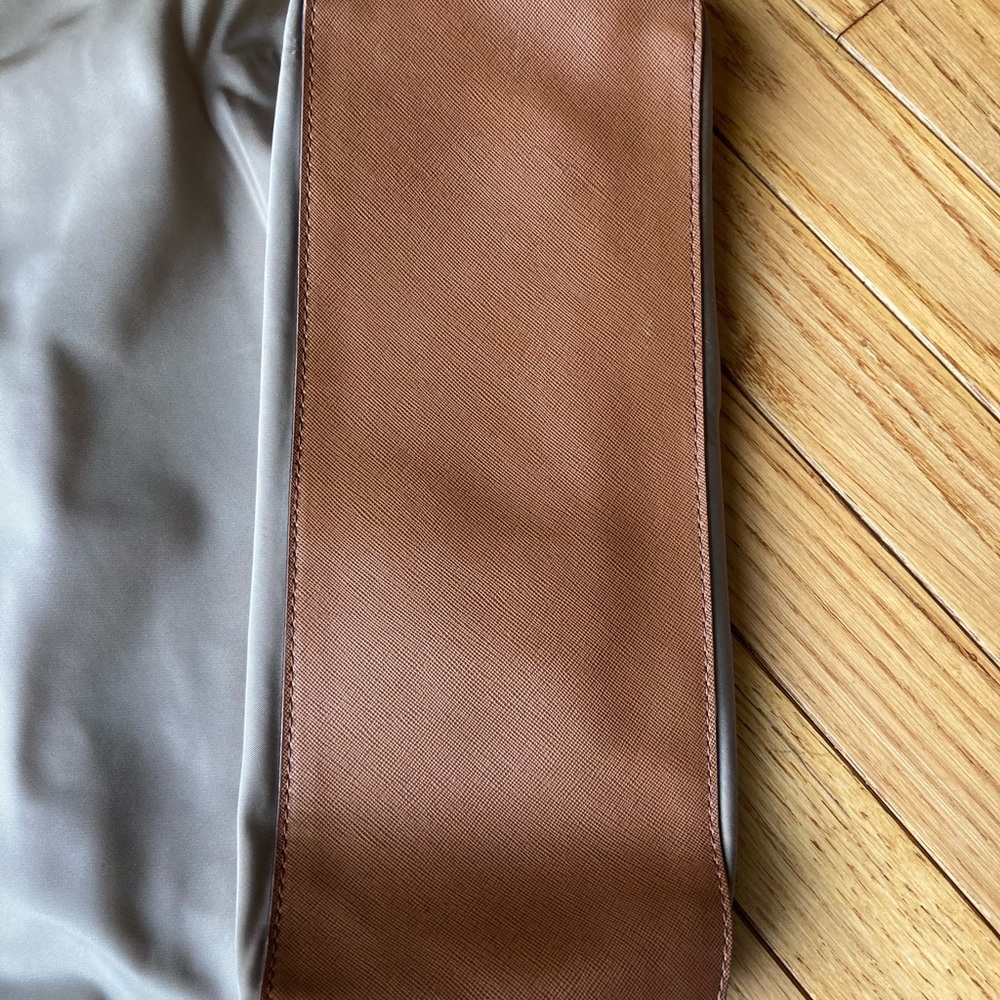 *SOLD* Michael Kors Tote Bag - Picture 5 of 10